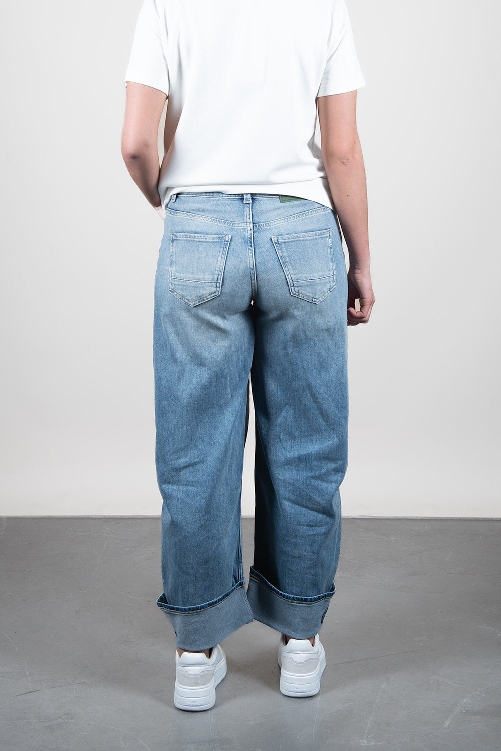 Anesta Soft Blue Balloon Fit Jeans Denim