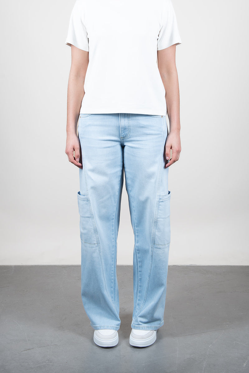 Lola Delicous Wideleg Wide Leg Fit Jeans Light Blue Denim Light Spring Summer. Model wears a Lola in the wash Delicious. It's a wide leg fit. Middle waist height. Premium denim. Comfortable denim. Comfortable jeans. All day wear.