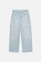 Lola Delicious Jeans Wide Leg Fit Denim Light Blue Summer Jeans. Model wears a Lola in the wash Delicious. It's a wide leg fit. Middle waist height. Premium denim. Comfortable denim. Comfortable jeans. All day wear. 