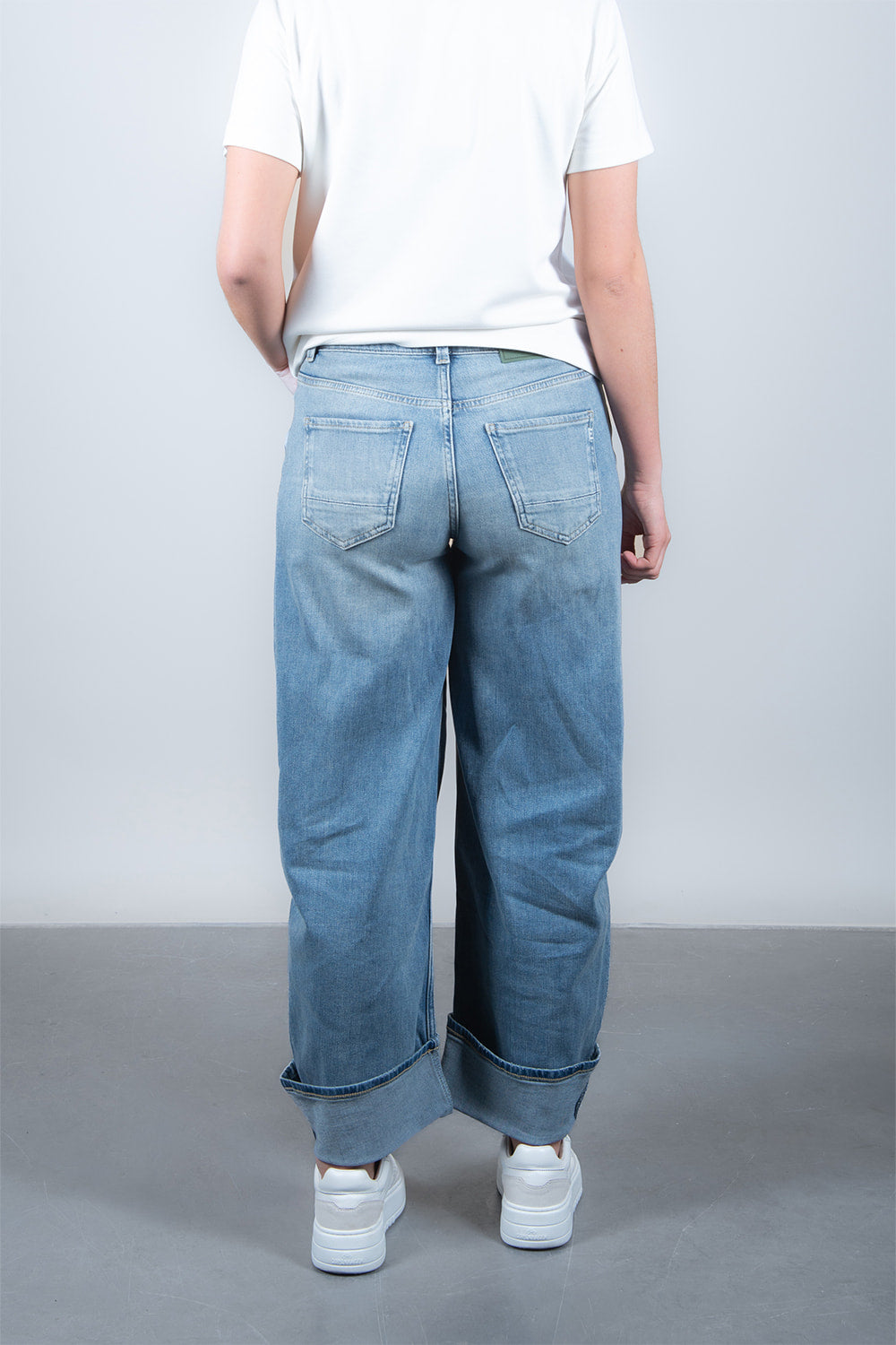 Anesta Soft Blue Balloon Fit Jeans Denim