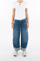 Anesta in Uplift Balloon Fit Premium Denim Comfortable Jeans Durable Stretch Recovery Sustainable [model 2]