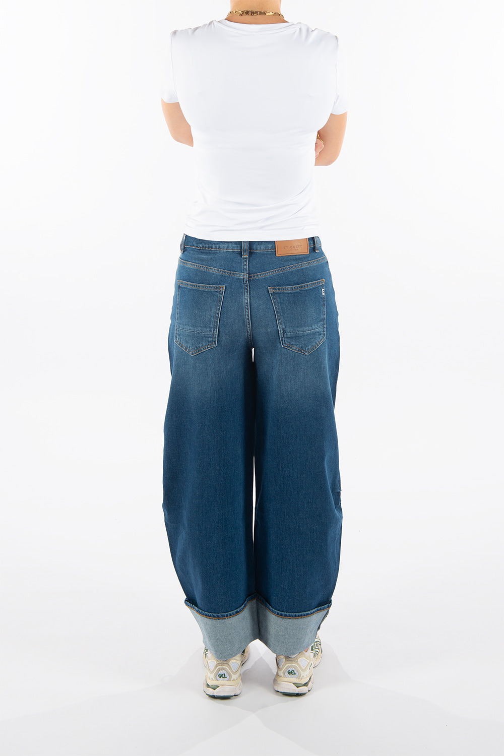 Anesta in Uplift Balloon Fit Premium Denim Comfortable Jeans Durable Stretch Recovery Sustainable [model 2]