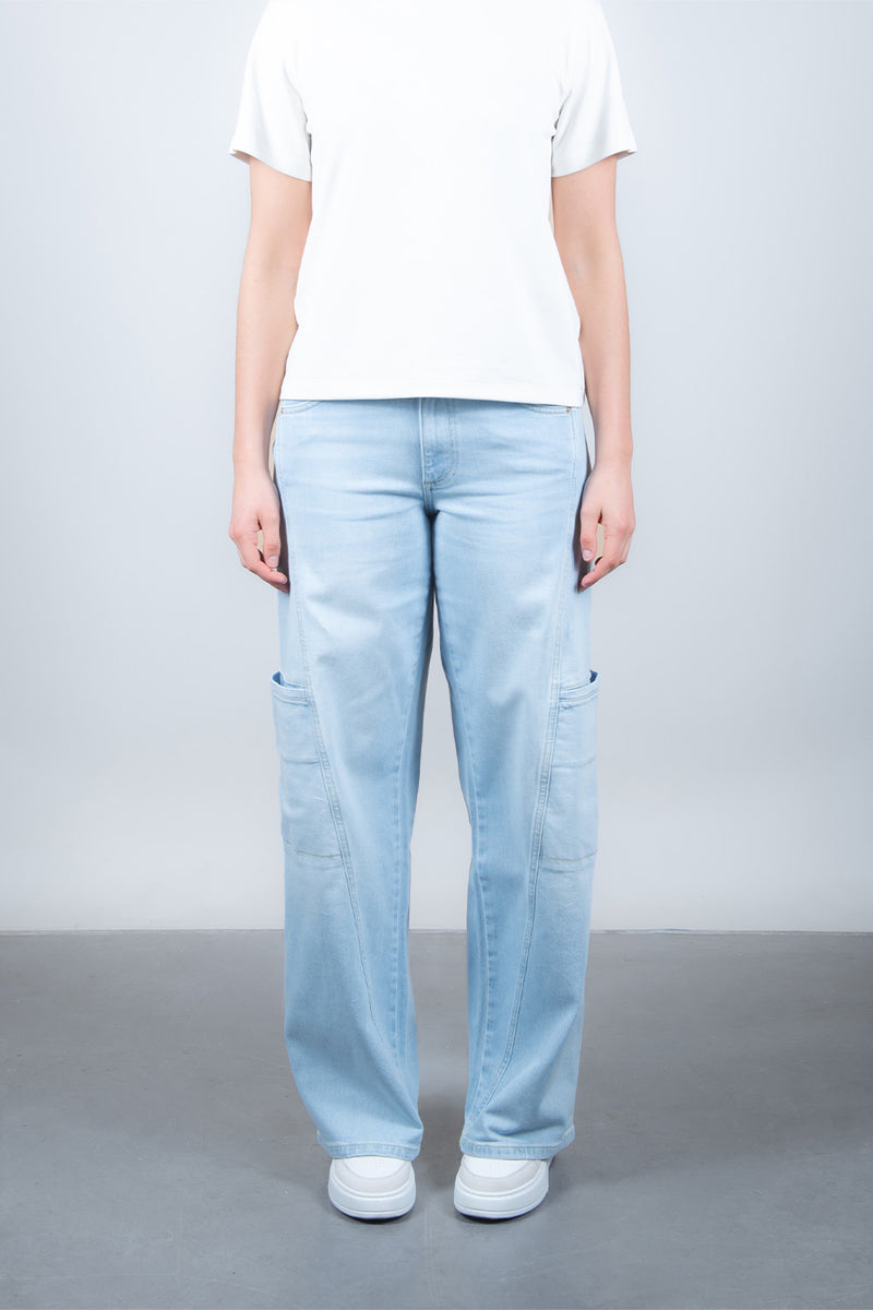Lola Delicous Wideleg Wide Leg Fit Jeans Light Blue Denim Light Spring Summer. Model wears a Lola in the wash Delicious. It's a wide leg fit. Middle waist height. Premium denim. Comfortable denim. Comfortable jeans. All day wear.