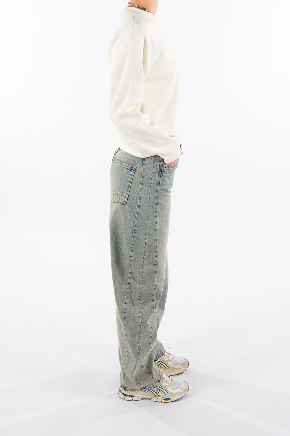 Shapey Blue Tinted Barrel Fit Premium Denim Jeans Comfortable [model 2]