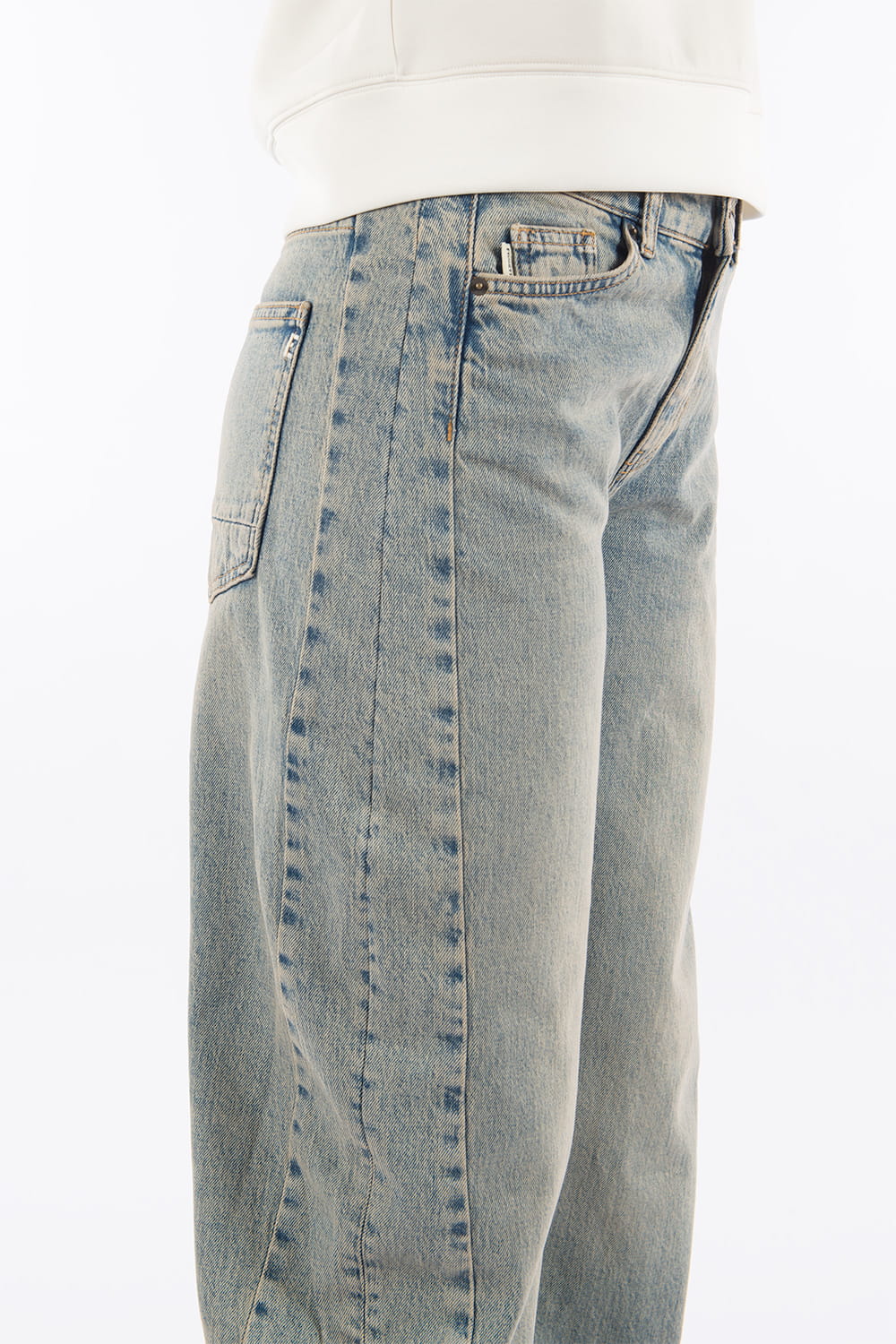 Shapey Blue Tinted Barrel Fit Premium Denim Jeans Comfortable [model 2]