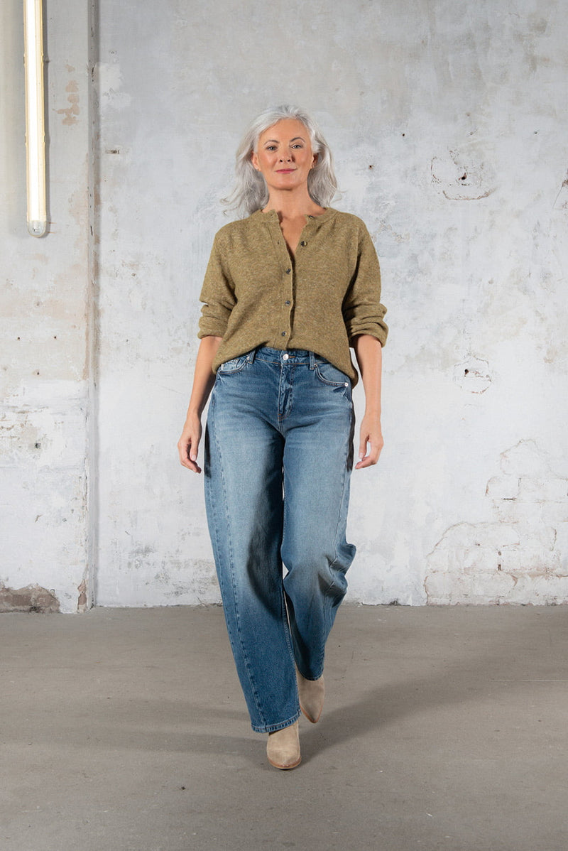 Shapey in Sincerely Barrel Fit Premium Denim Comfortable Jeans Sustainable Durable Stretch with Recovery [model 1]