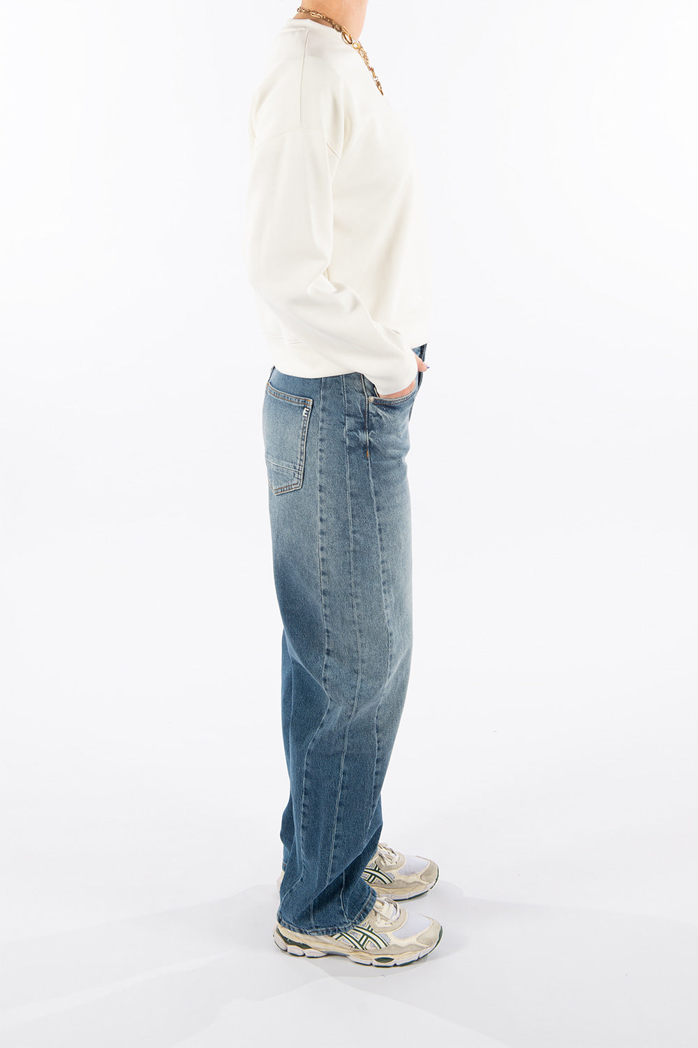 Shapey in Sincerely Barrel Fit Premium Denim Comfortable Jeans Sustainable Durable Stretch with Recovery [model 2]