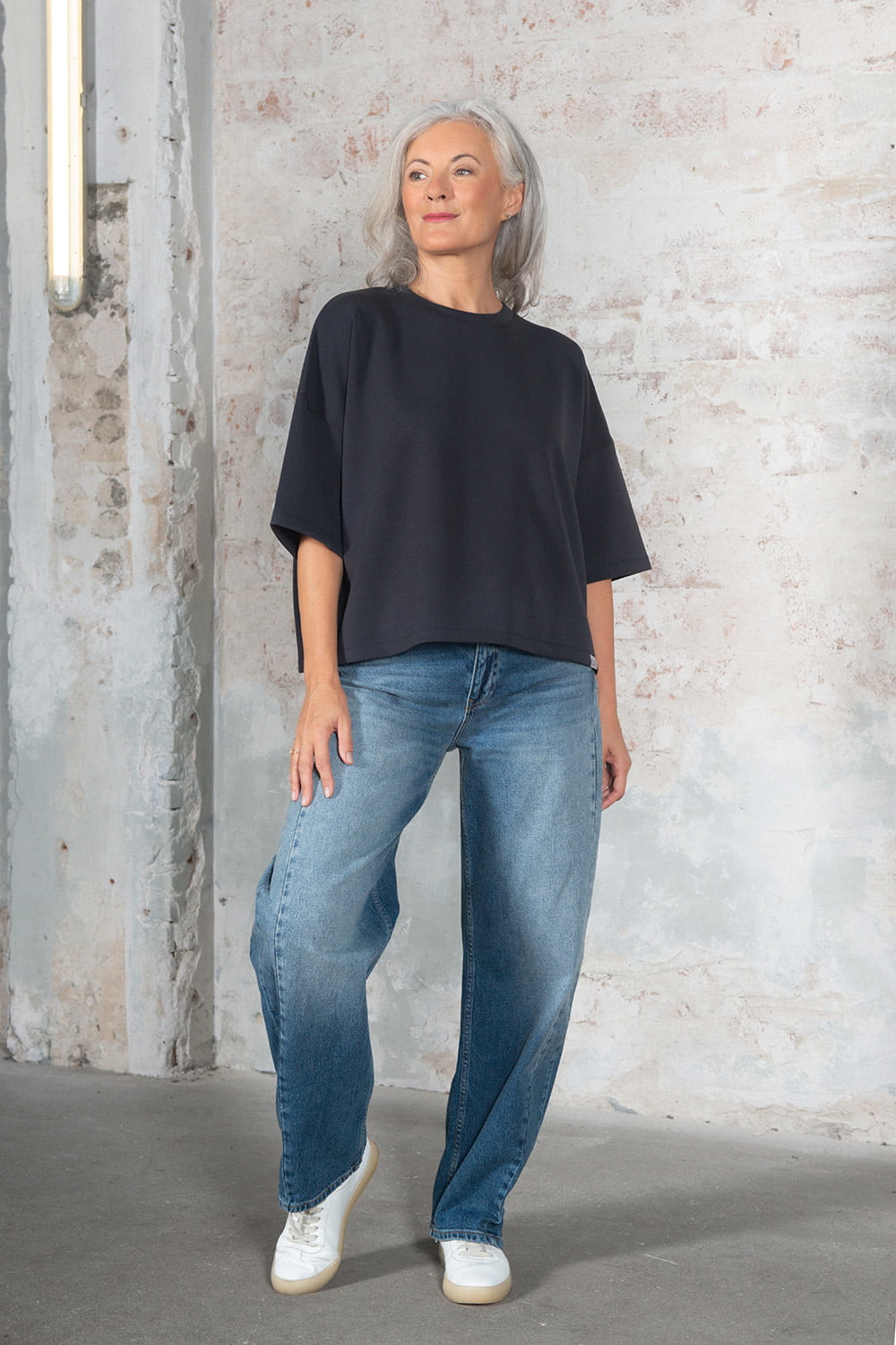 Shapey in Sincerely Barrel Fit Premium Denim Comfortable Jeans Sustainable Durable Stretch with Recovery [model 1]