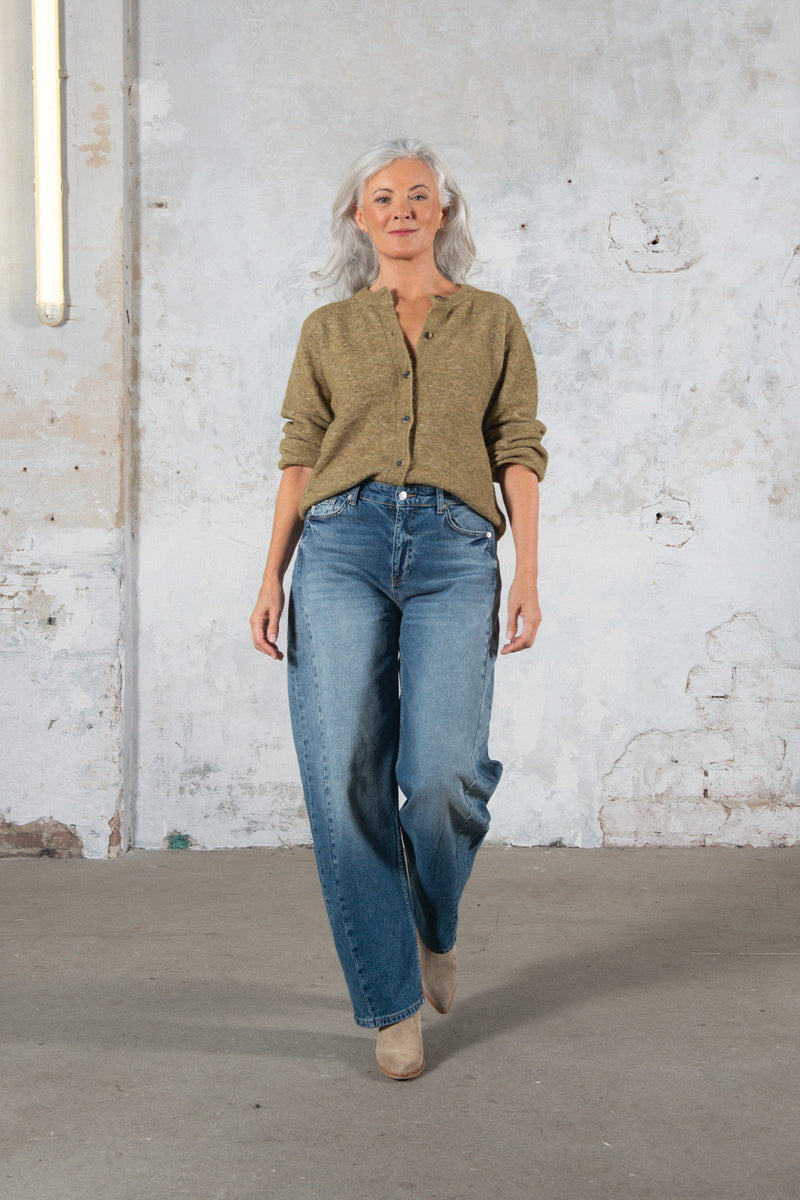 Shapey in Sincerely Barrel Fit Premium Denim Comfortable Jeans Sustainable Durable Stretch with Recovery [model 1]