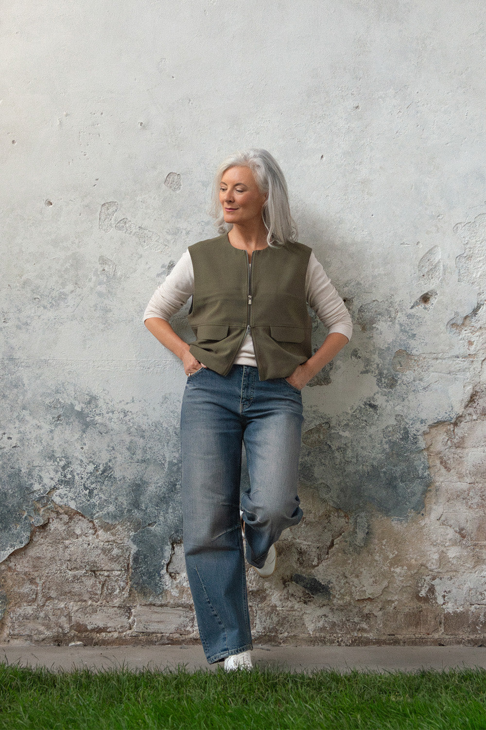 Smarty in Volcanic Barrel Fit Premium Denim Comfortable Jeans Sustainable Durable Stretch with Recovery [model 1]