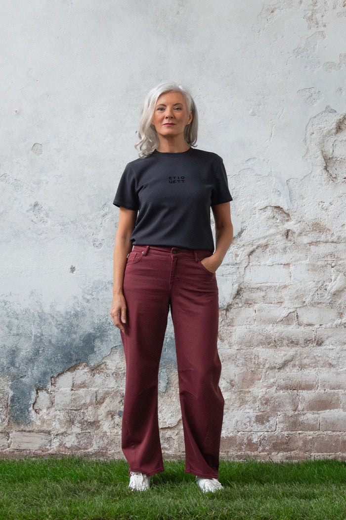 Smarty in Dark Wine Premium Barrel Fit Jeans
